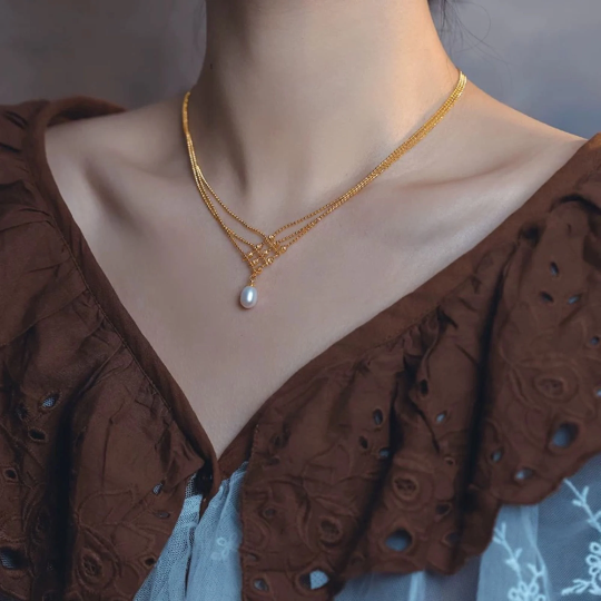 Gold Pattern Chain Necklace with Freshwater Pearl