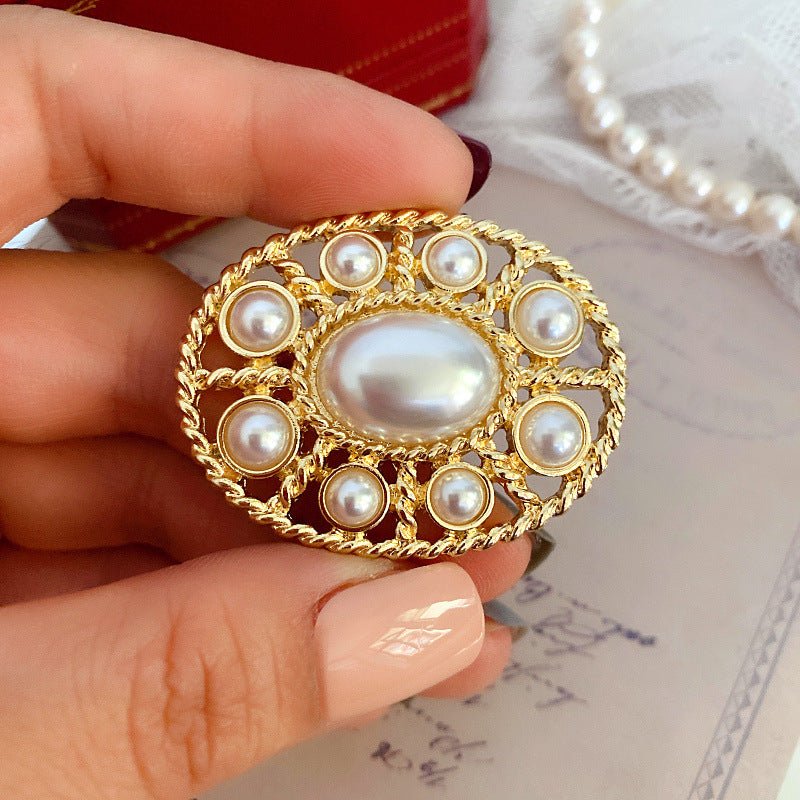 women--brooch-gold