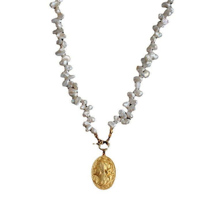 women-Necklace-freshwater pearl-gold