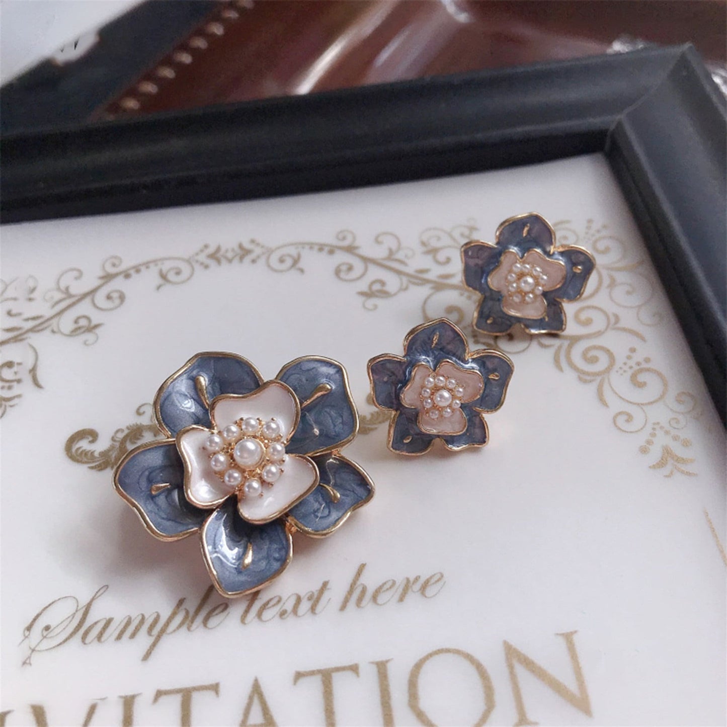 women-Brooch-brooch-earrings