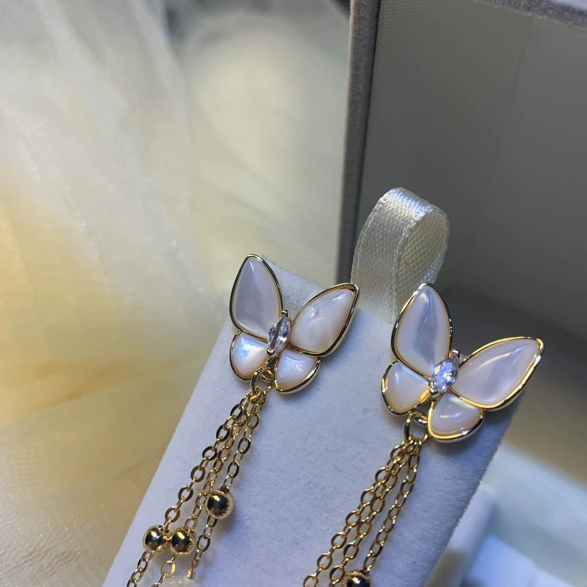 women-Necklace-butterflies-earrings