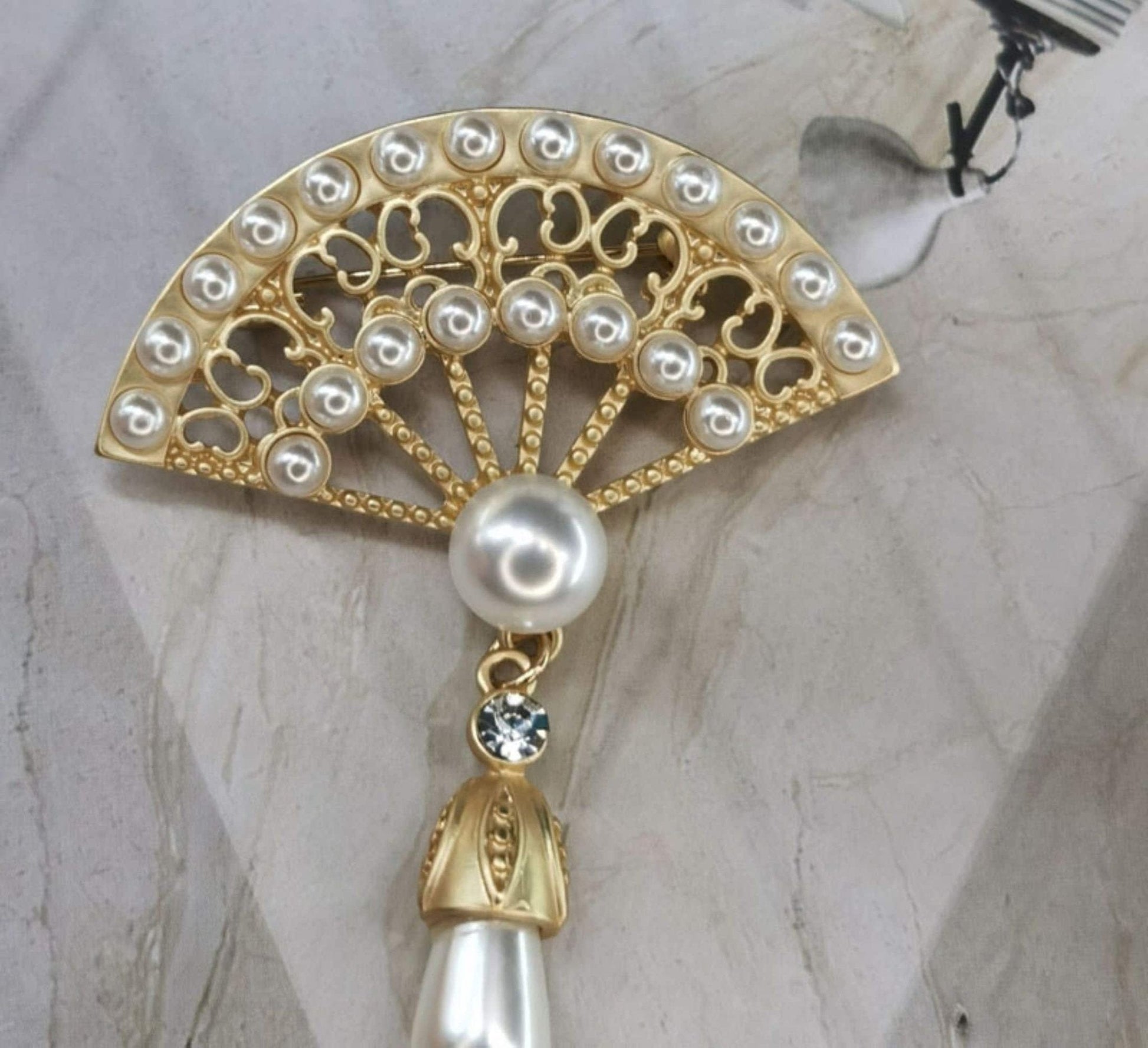 women--bestseller-brooch