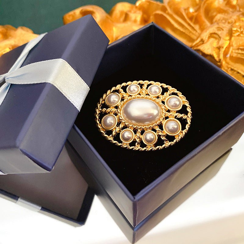 women--brooch-gold