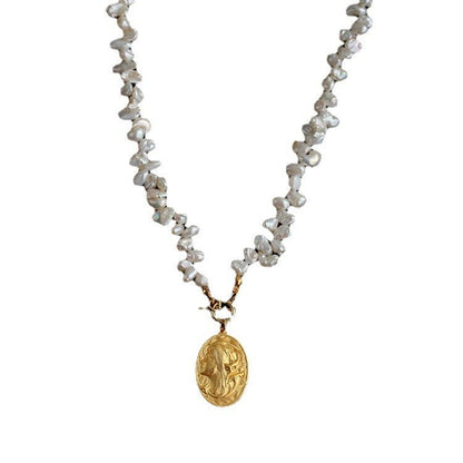 women-Necklace-freshwater pearl-gold