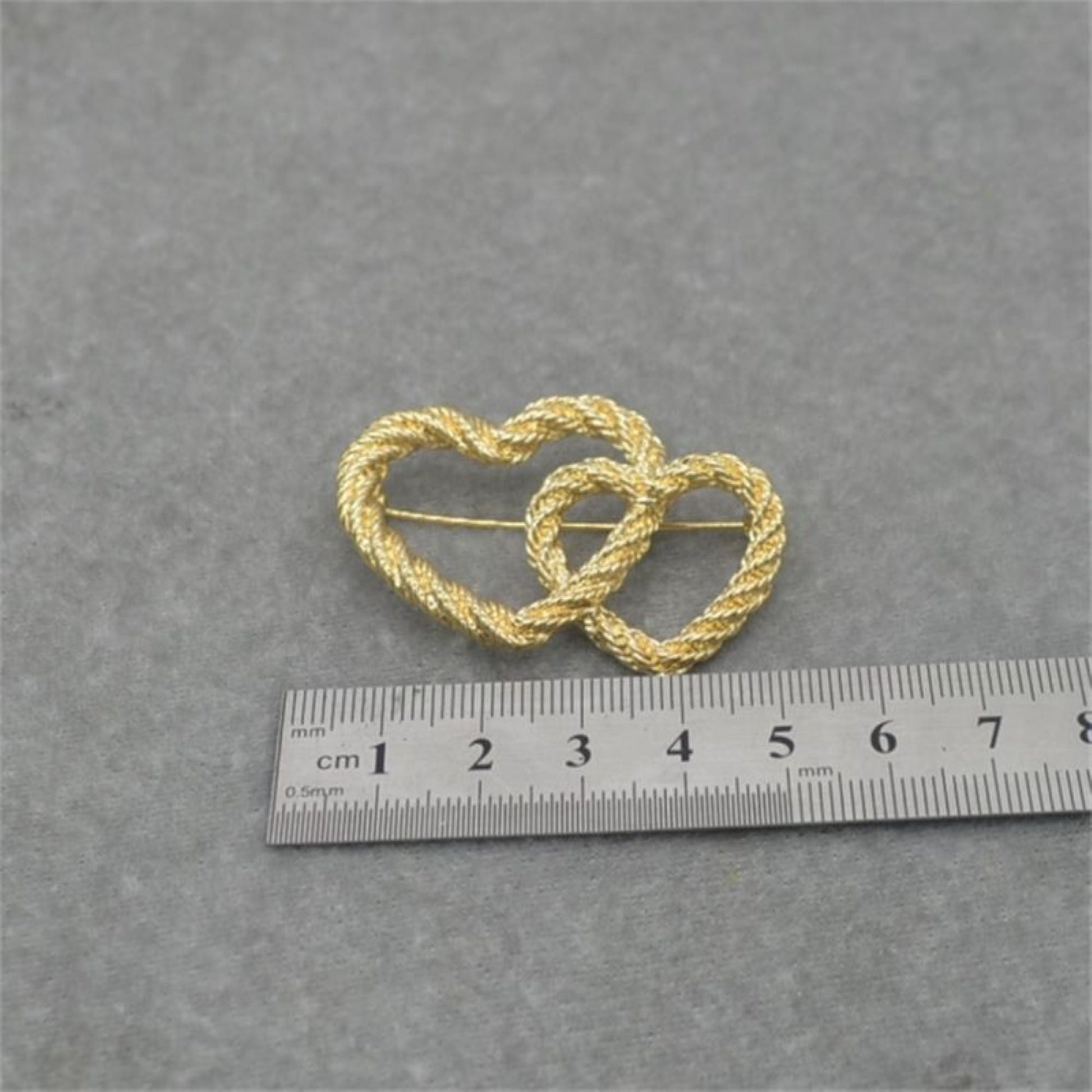 women--brooch-gold