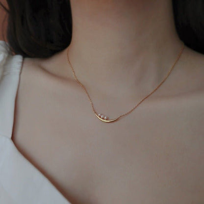 women-Necklace-gold-minimalist