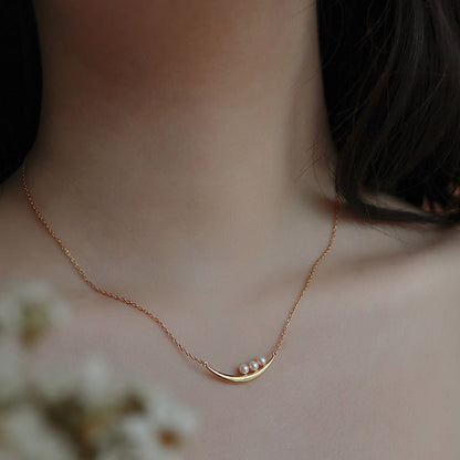 women-Necklace-gold-minimalist