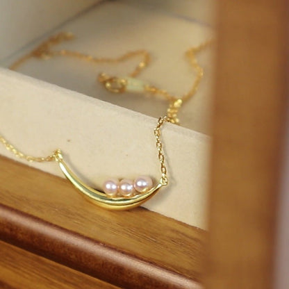 women-Necklace-gold-minimalist