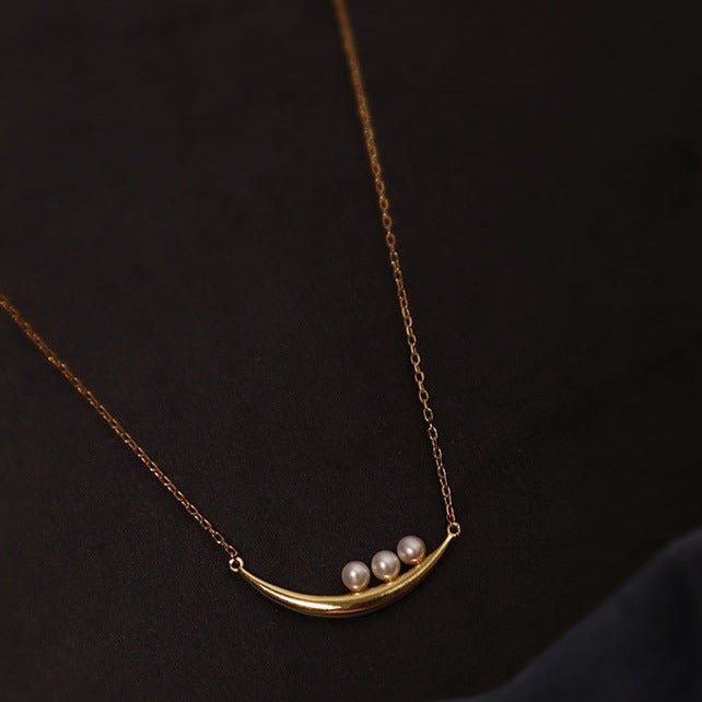 women-Necklace-gold-minimalist