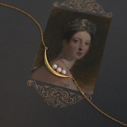 women-Necklace-gold-minimalist