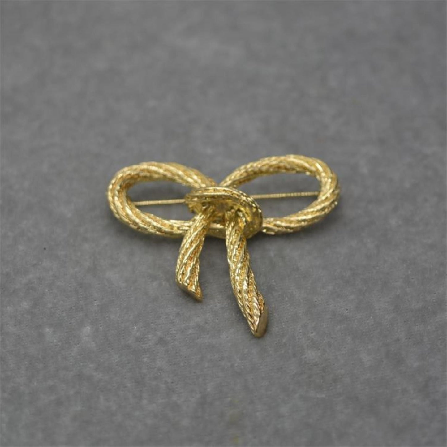 women--bow-brooch