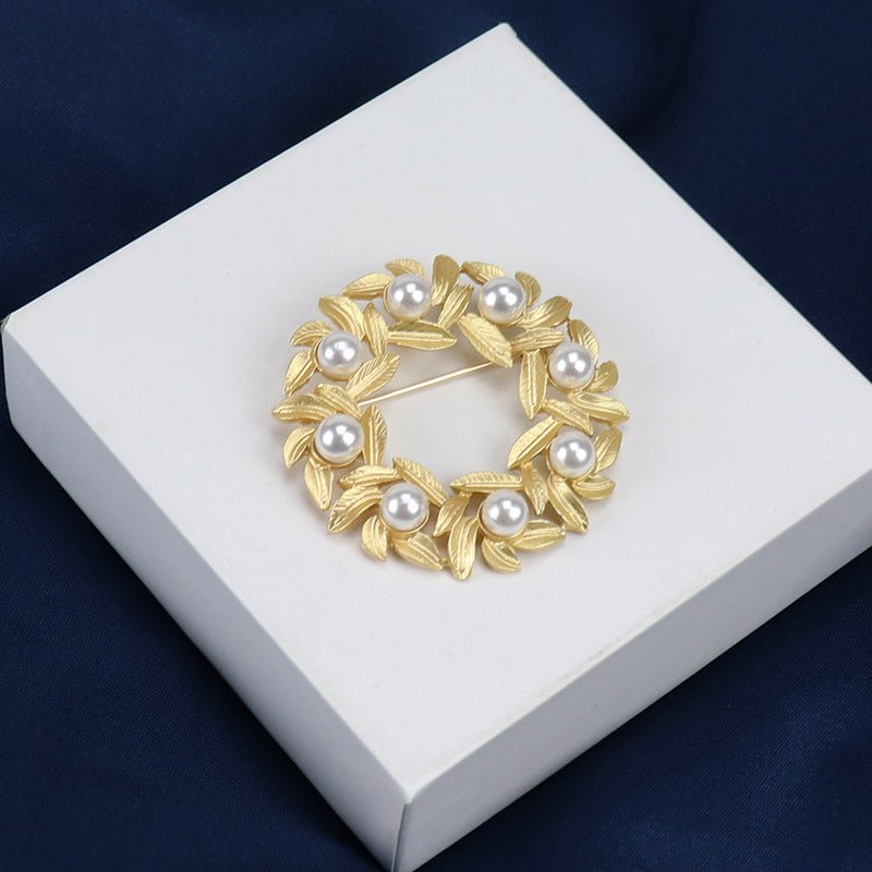 women-Jeweley-brooch-gold