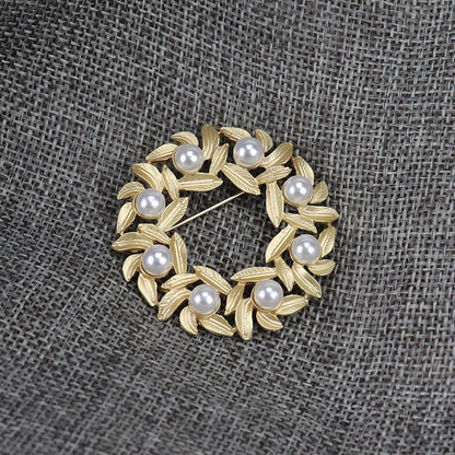 women-Jeweley-brooch-gold