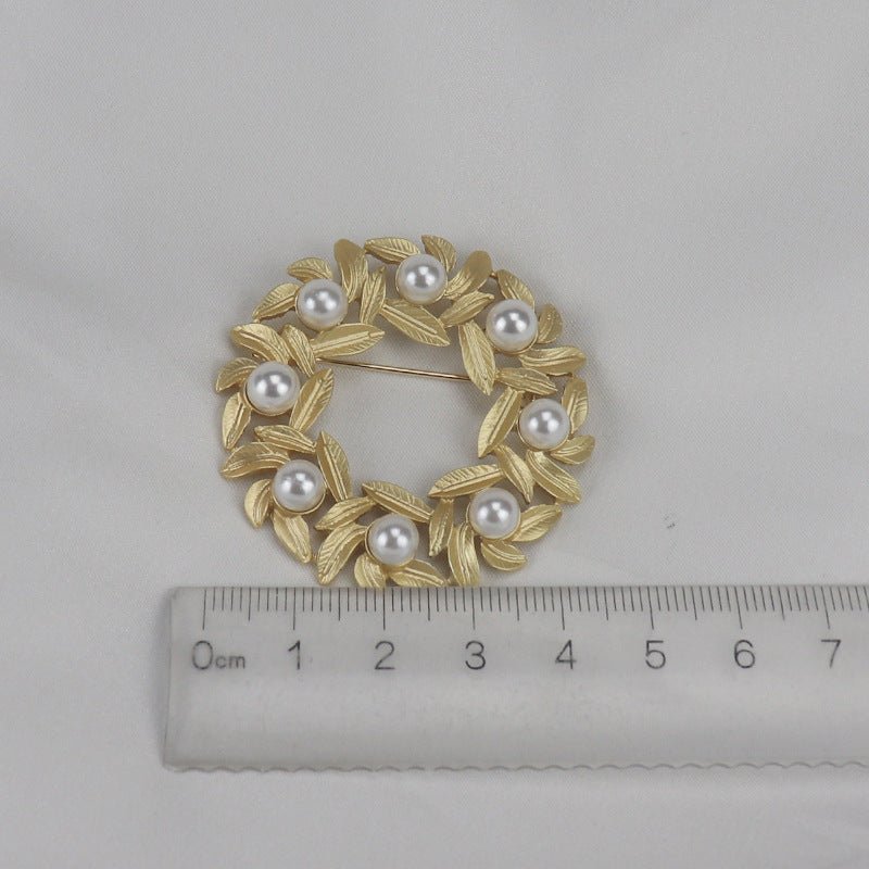 women-Jeweley-brooch-gold