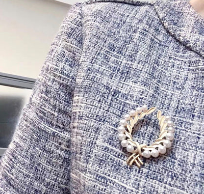 women--bestseller-brooch