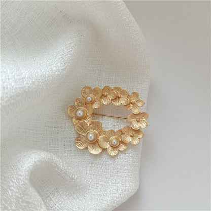 women--brooch-gold