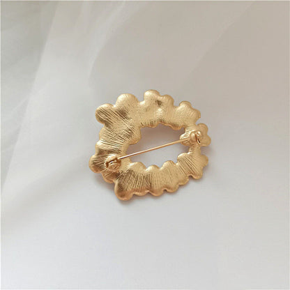 women--brooch-gold