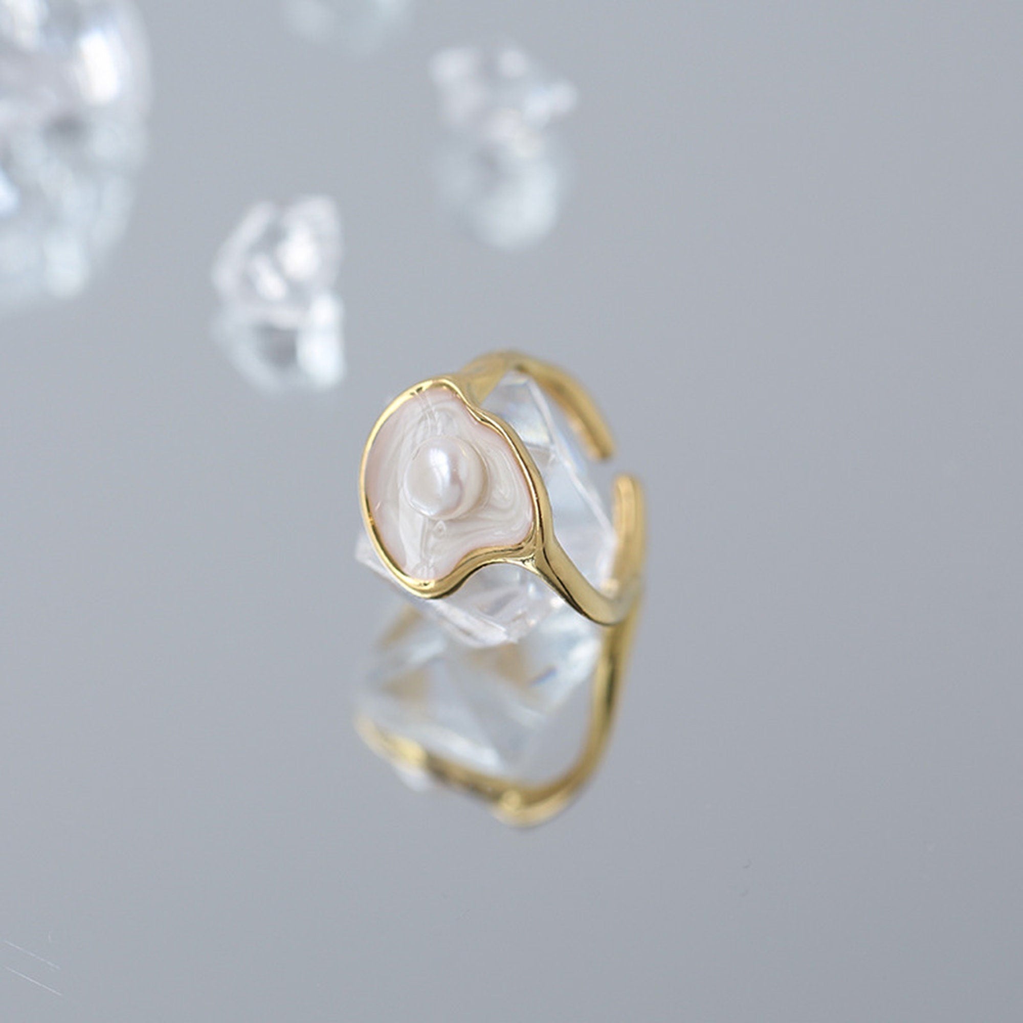 women-Ring-freshwater pearl-minimalist