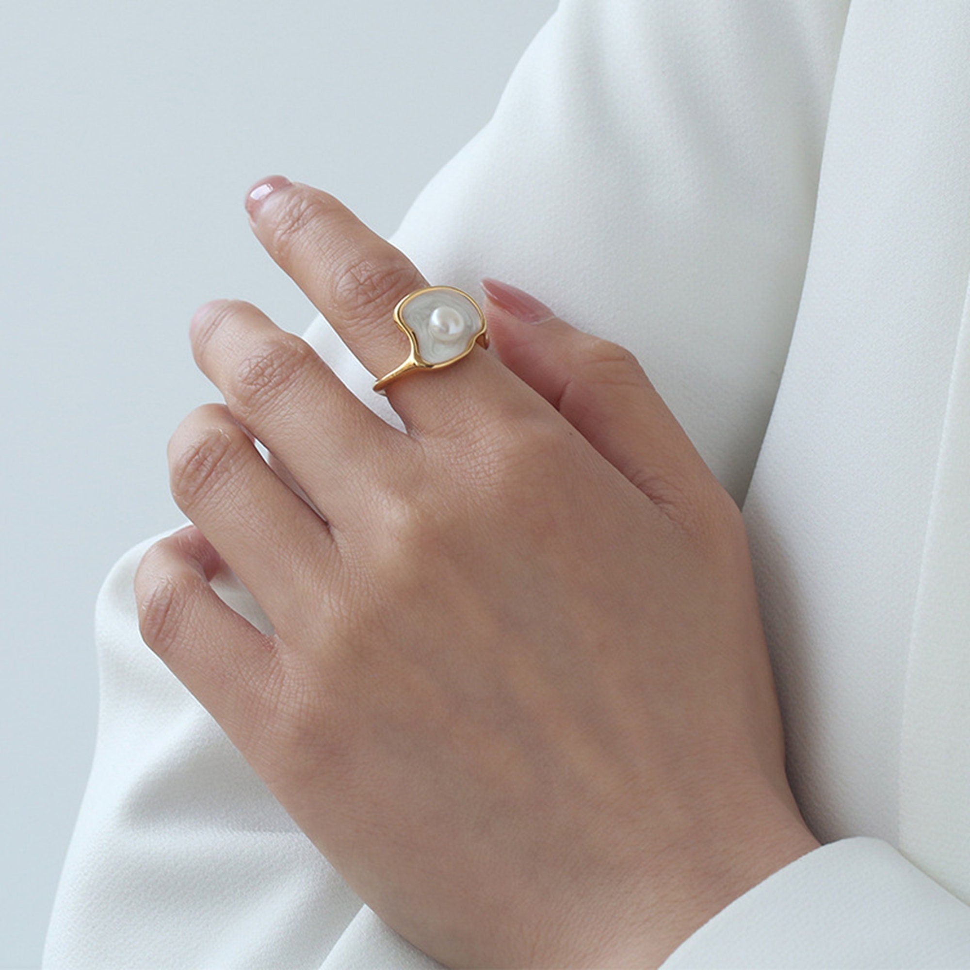 women-Ring-freshwater pearl-minimalist