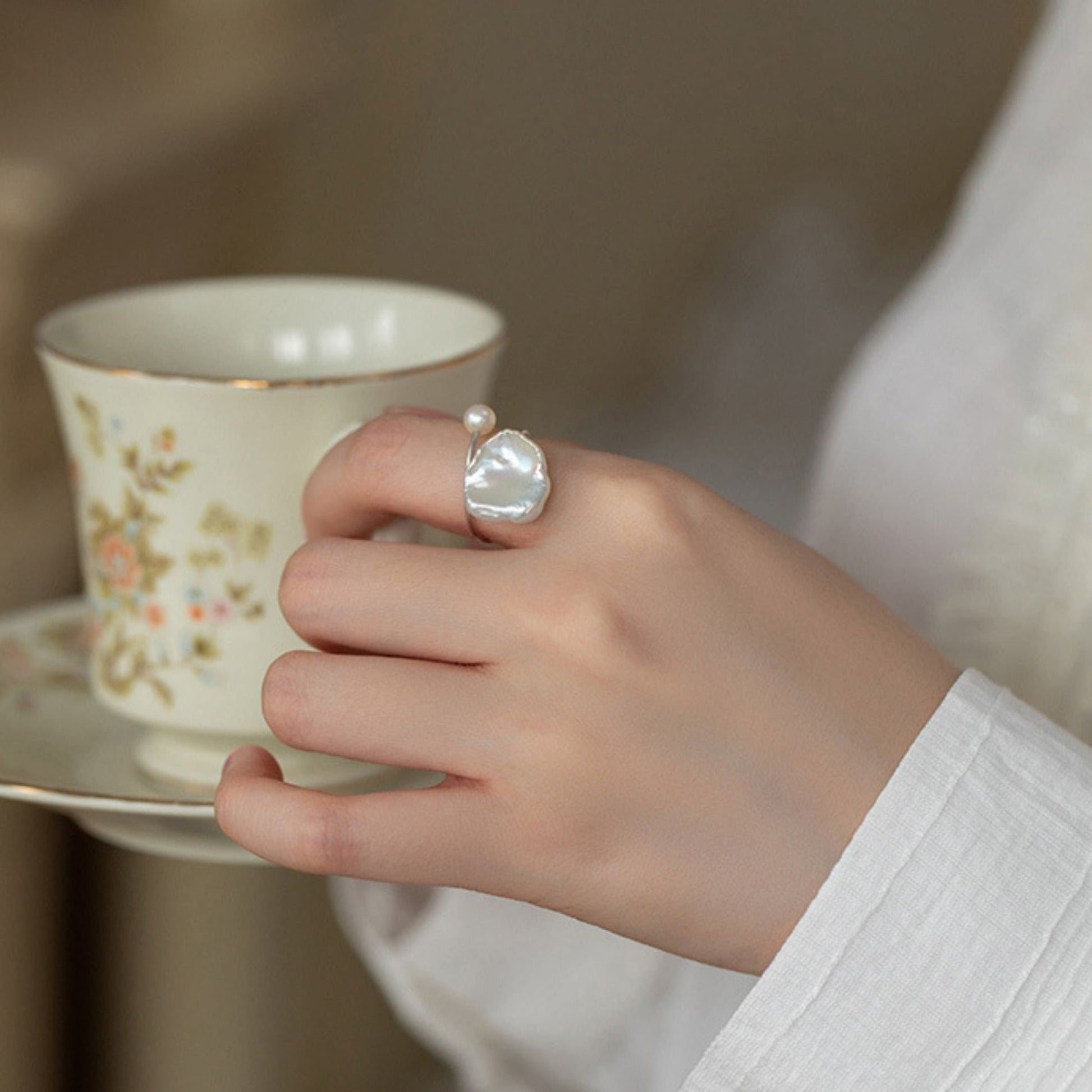 women-Ring-freshwater pearl-minimalist