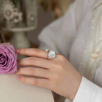 women-Ring-freshwater pearl-minimalist