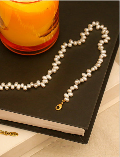 women-Necklace-freshwater pearl-gold