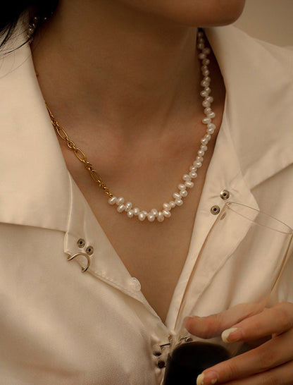 women-Necklace-freshwater pearl-gold