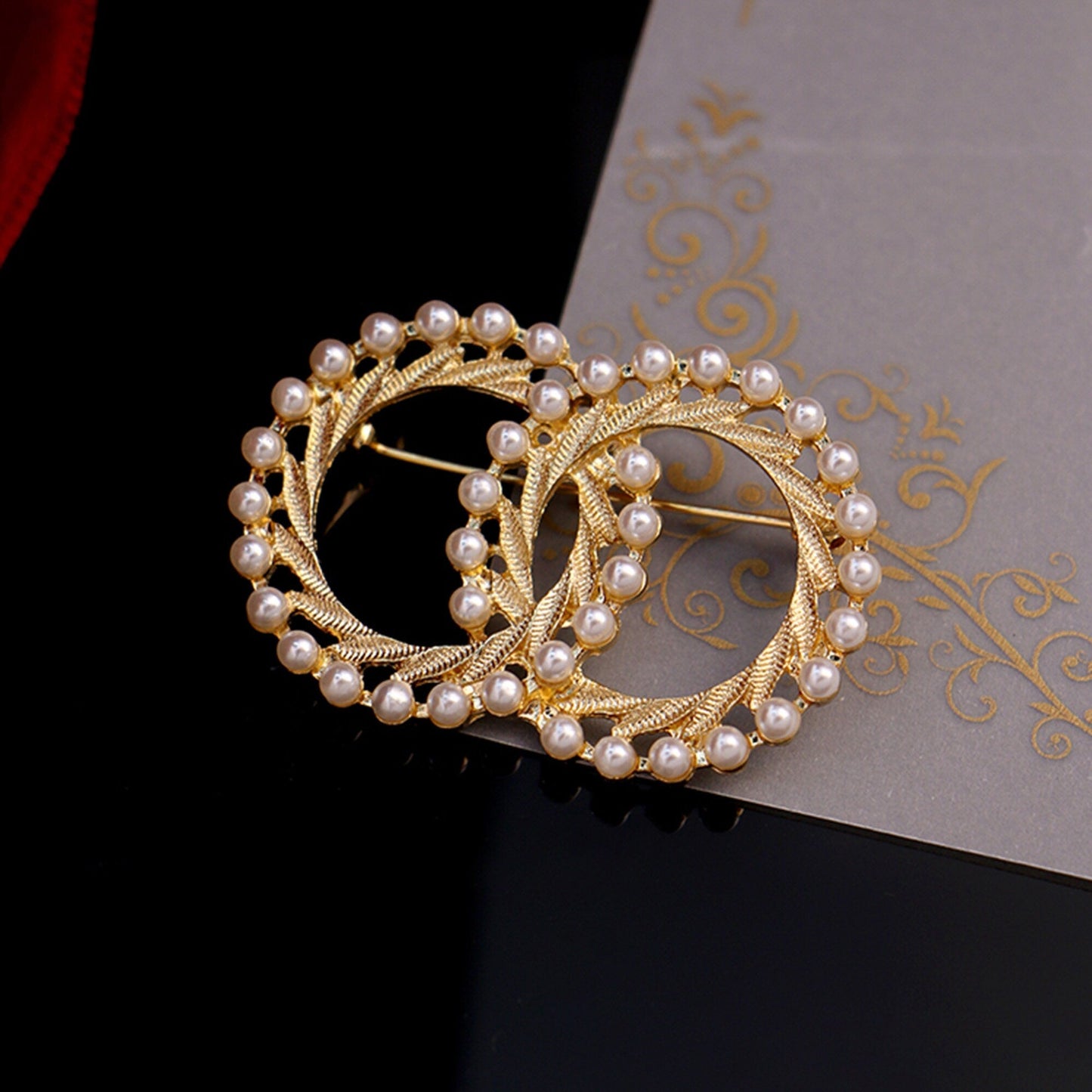 women--brooch-gold