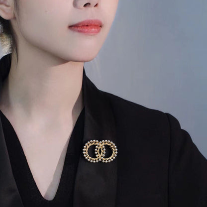 women--brooch-gold