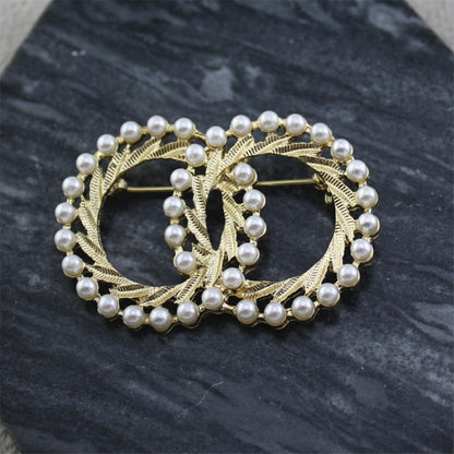women--brooch-gold