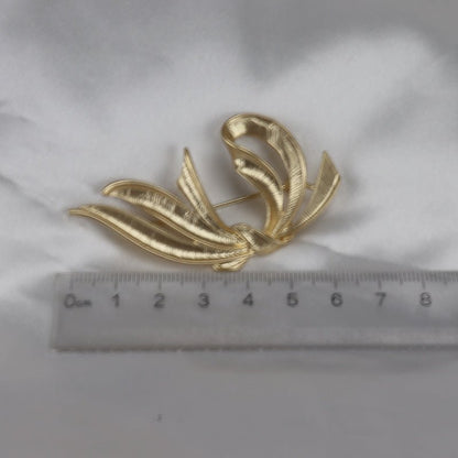 women--bow-brooch