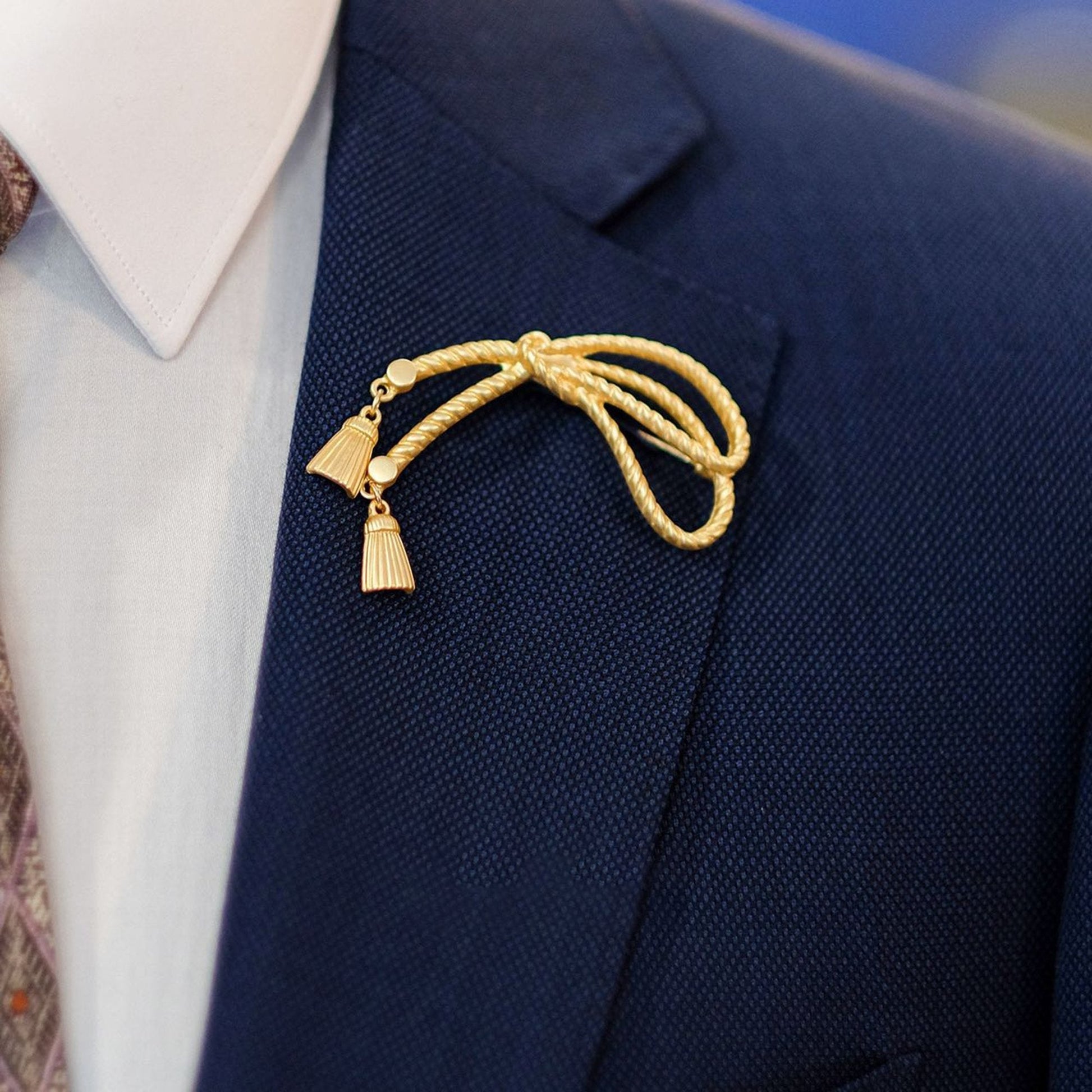 women--bow-brooch