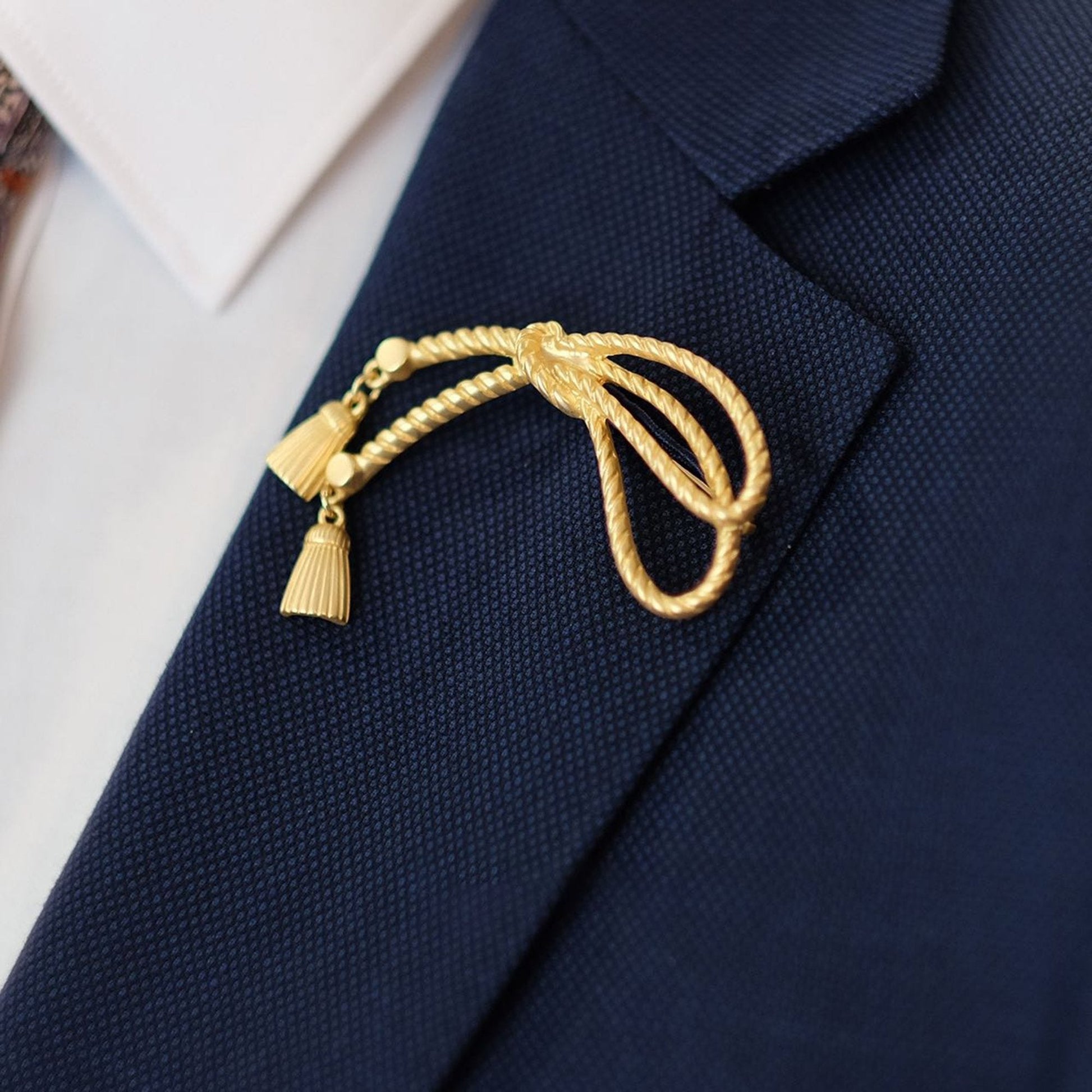 women--bow-brooch