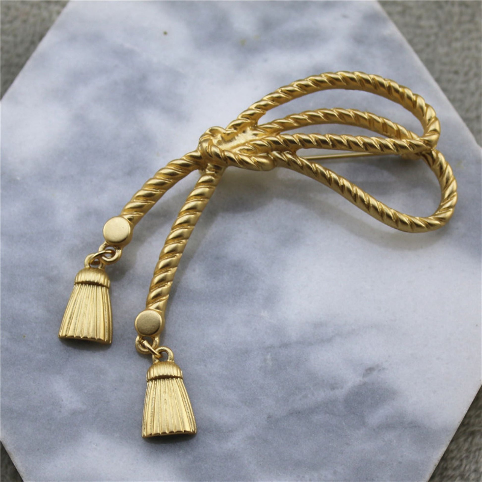 women--bow-brooch