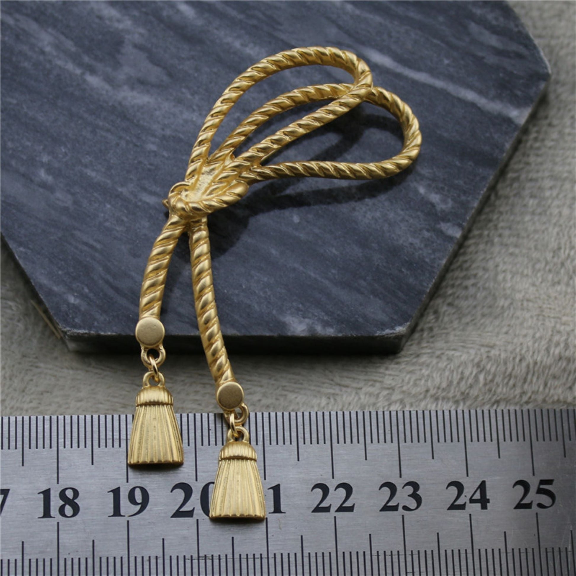 women--bow-brooch