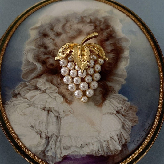 women--bestseller-brooch