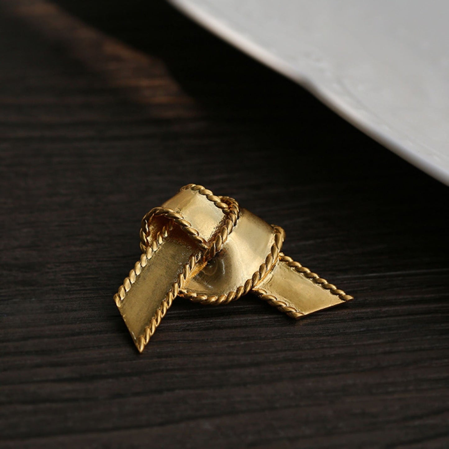 women--bow-brooch