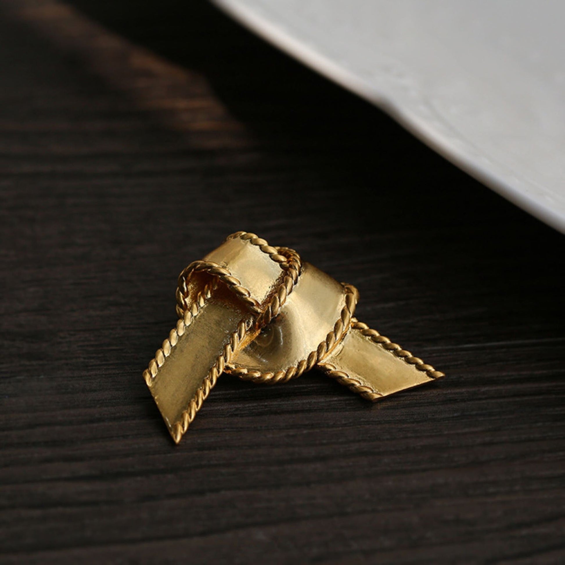 women--bow-brooch