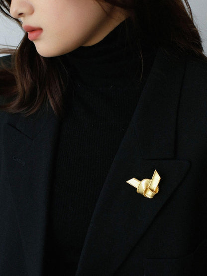 women--bow-brooch