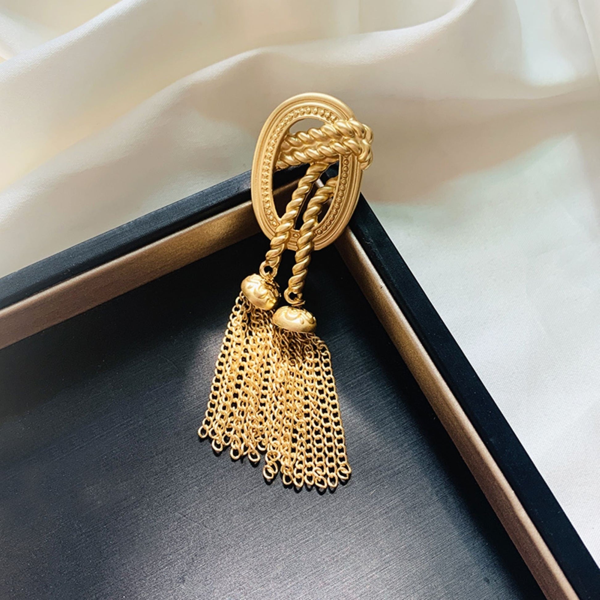 women-Brooch-bow-brooch