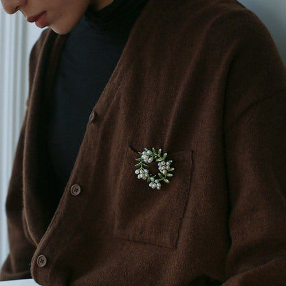 women--brooch-plants